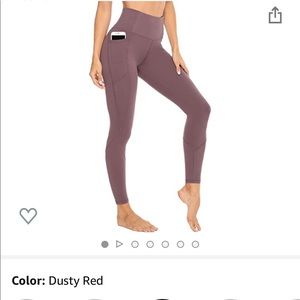 Yoga pants with pockets